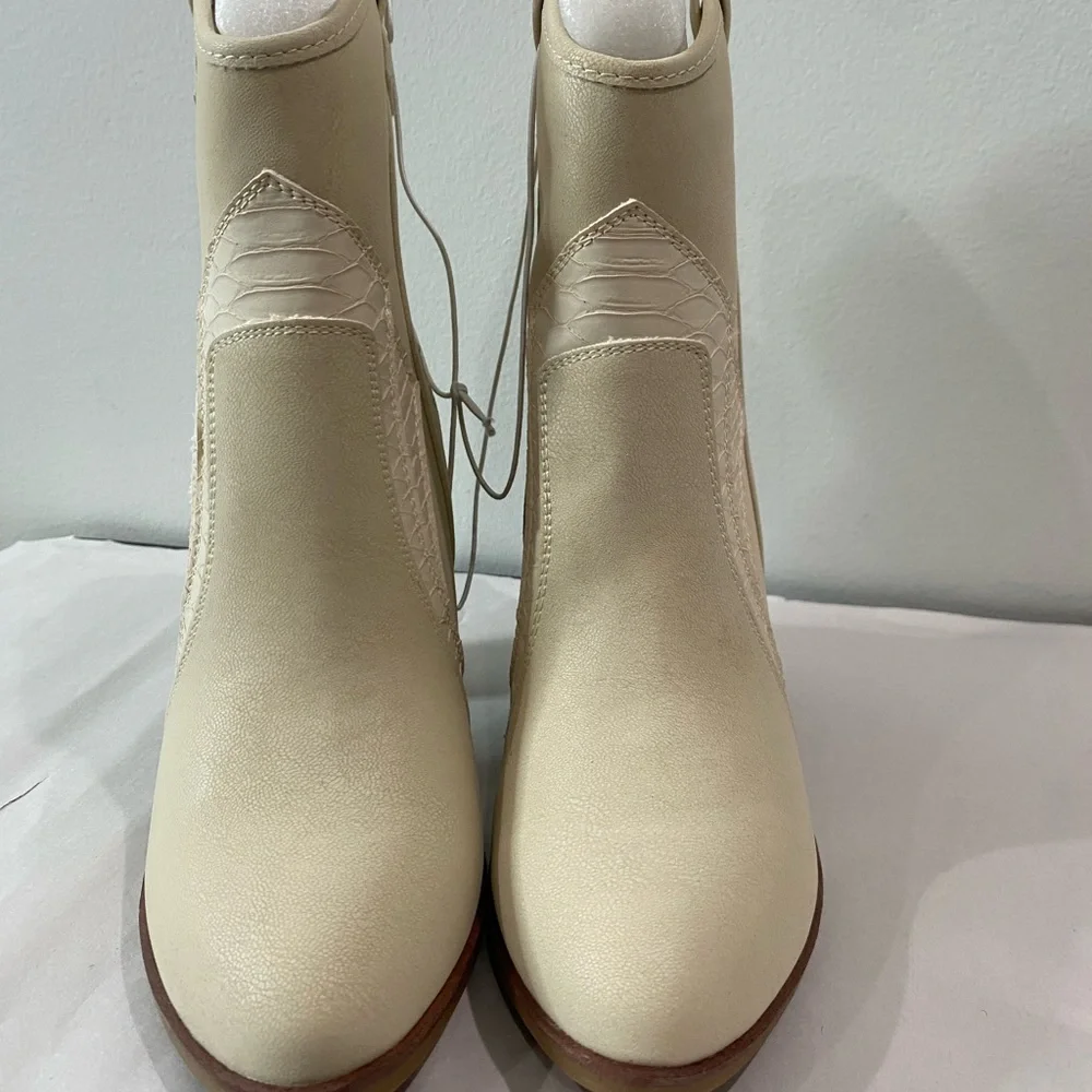 MIA Simmone Cowboy Boots ivory